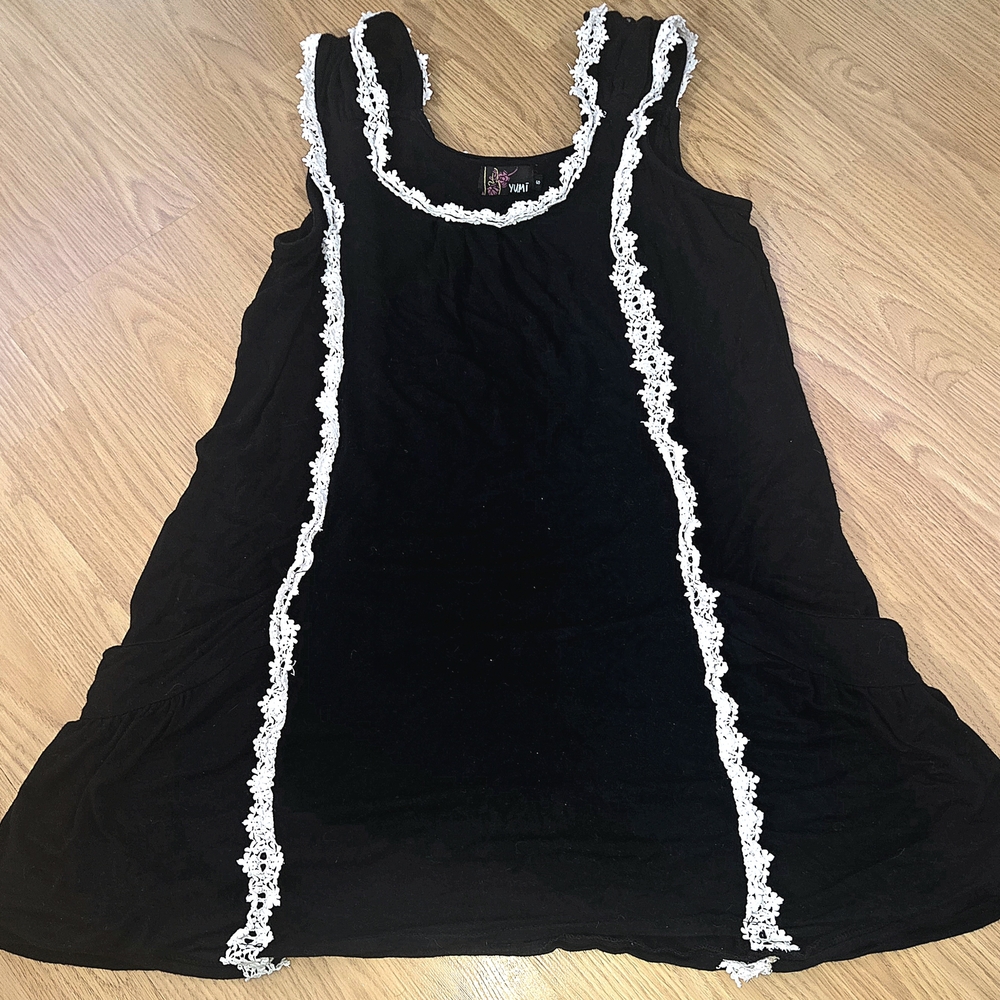 Pocketed Black Sleeveless Dress with White Crochet Trim